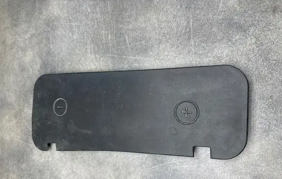 Audi A4 S4 B6 8E 8H Battery box tray cover/lid 8D1819422