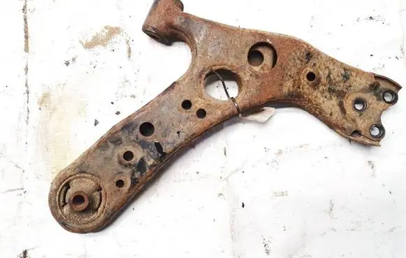 Toyota Prius (XW30) Front lower control arm/wishbone