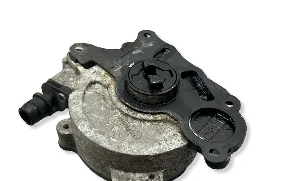 Volkswagen Golf VI Vacuum pump 03L100J 143637