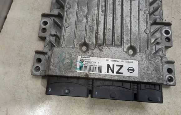Nissan Qashqai Engine control unit/module 23710BB31A 237101449R S180067173