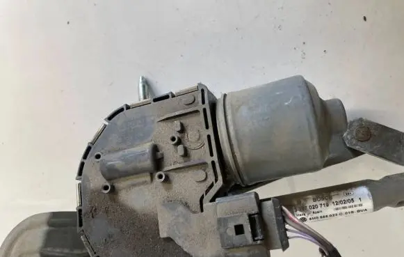 Volkswagen Golf Plus Wiper motor 5m0955119 0390241779