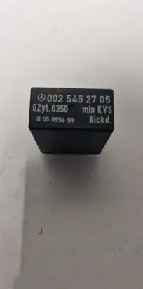 Mercedes-Benz E W124 Other relay 0025452705 05895659 6ZL6350