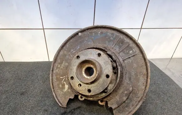 BMW 7 E38 Rear wheel hub 1090747 33321090747