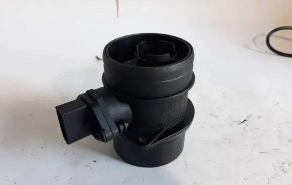 Audi A3 S3 8P Mass air flow meter 0281002461 074906461B F00C2G2055