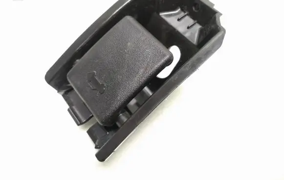 Suzuki Grand Vitara II Engine bonnet (hood) release handle