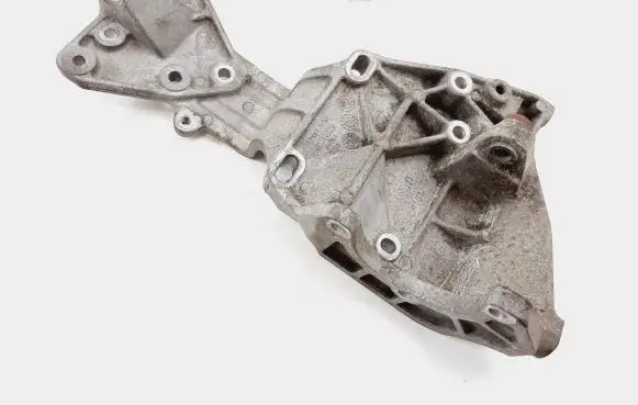 Volvo V70 Generator/alternator bracket 31258329
