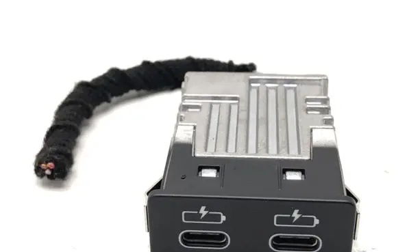 BMW 5 G30 G31 G38 USB socket connector 8711938