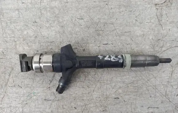 Toyota Avensis T250 Fuel injector 236700G040