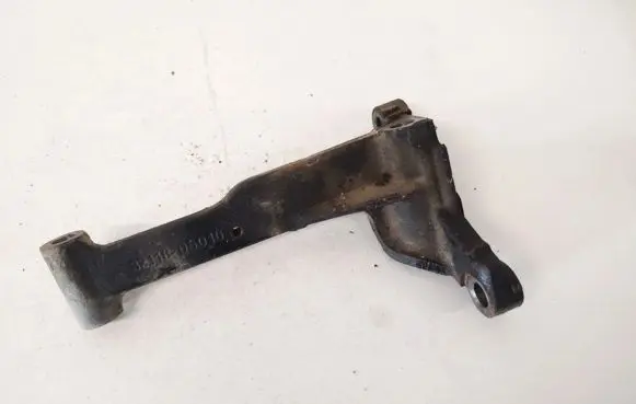 Toyota Avensis T270 Engine mounting bracket 3311805010 33118-05010