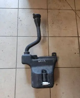 Windshield washer fluid reservoir/tank