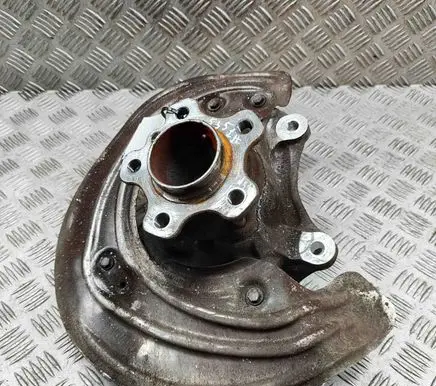 BMW 3 G20 G21 Front wheel hub 6878609