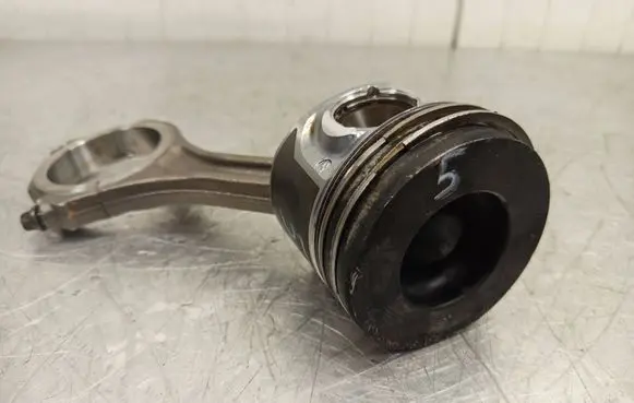 Audi Q7 4L Piston with connecting rod 059AA