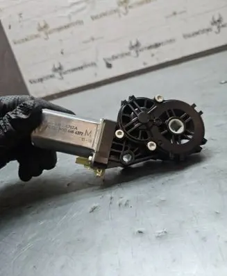 Porsche Cayenne (92A) Seat adjustment motor 0390203468