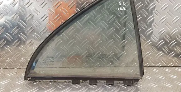 Toyota Avensis T250 Rear vent window glass 43R00048