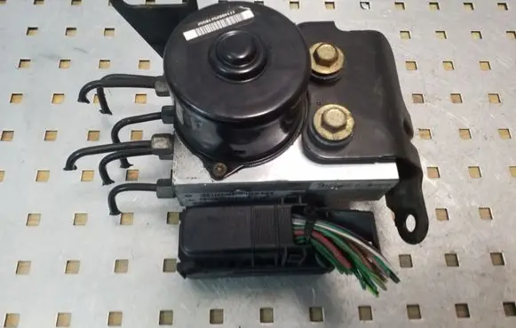 Jeep Grand Cherokee (WK) ABS Pump 25092543153 P52089351AG 00009332D2