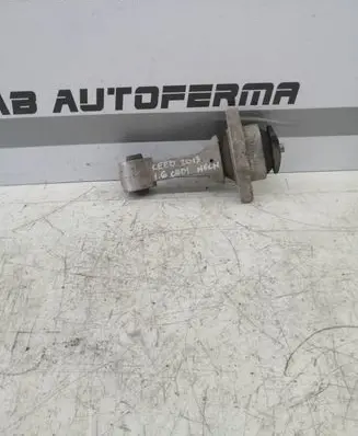 Engine mount bracket