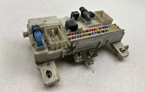 Volvo V50 Fuse module 31254903 519096804 00898973
