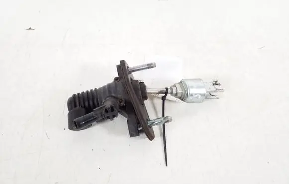 Toyota RAV 4 (XA30) Clutch master cylinder 31420-42051