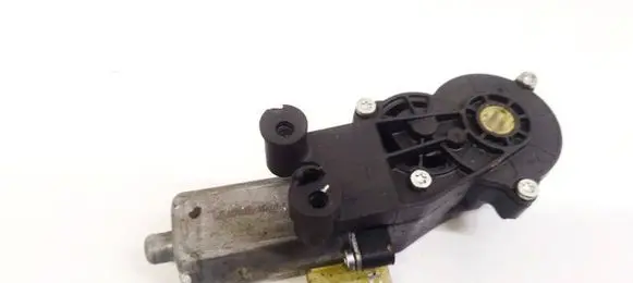 Mercedes-Benz E W211 Seat adjustment motor 0390203213 82064808-4