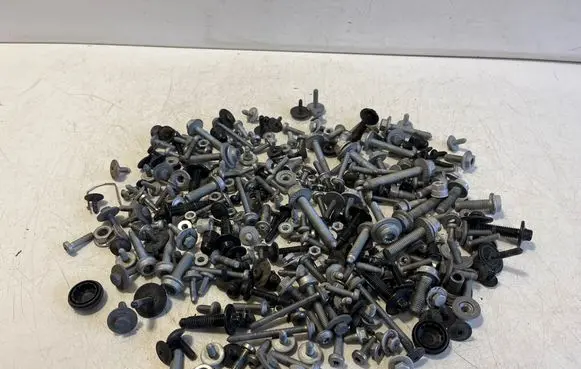 Porsche Taycan 9J1 Nuts/bolts 