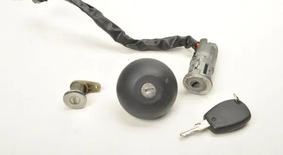 Dacia Logan I Ignition lock 8200826300
