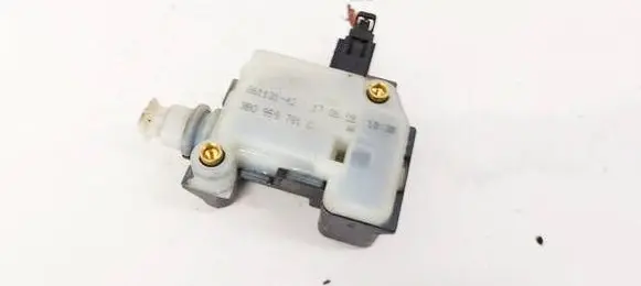Volkswagen Polo IV 9N3 Central locking motor 3B0959781C