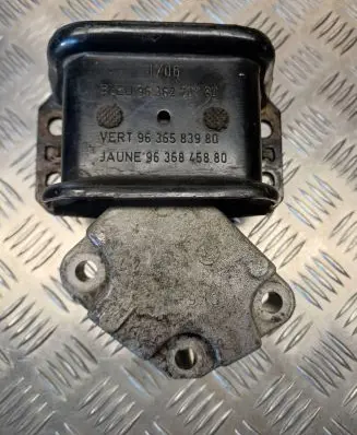 Peugeot 307 Engine mount bracket 9636270080 9636583980 9636845880