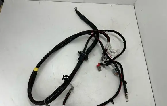 Jeep Grand Cherokee Positive cable (battery) 68322414AA P68322414AA 625518101