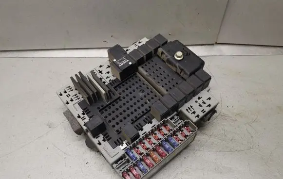 Volvo V70 Fuse module 8645411 8645410