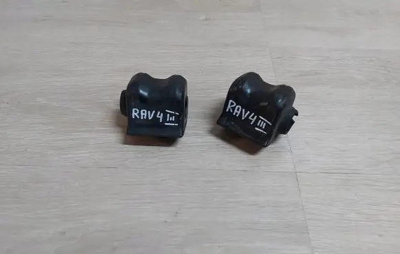Toyota RAV 4 (XA30) Sway bar bush bracket, front RAV4IIIGUMASTAB
