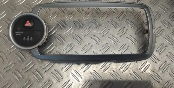 Toyota Yaris Radio/GPS head unit trim 864510D010