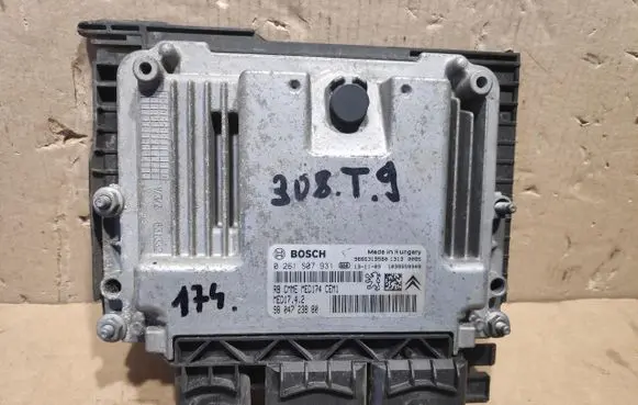 Peugeot 308 Engine control unit/module ECU 0261S07931