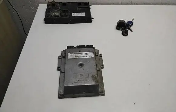 Engine ECU kit and lock set