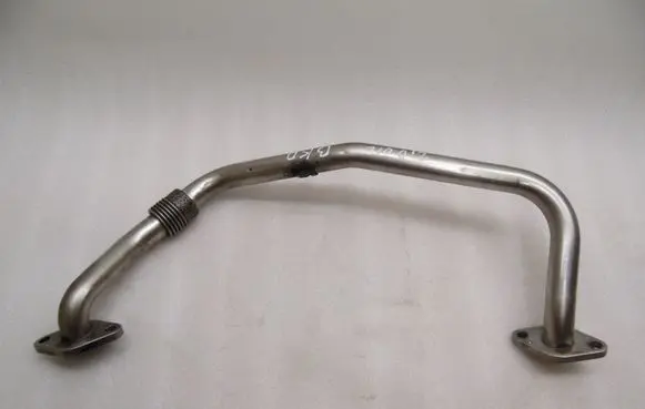Volkswagen PASSAT B6 Engine coolant pipe/hose 03G131521A