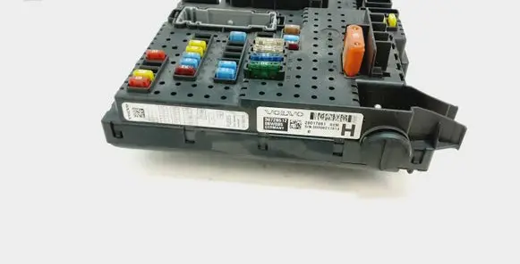 Volvo V70 Fuse module 30728512