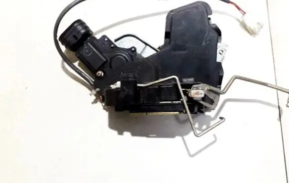 Toyota Camry Front door lock 415l