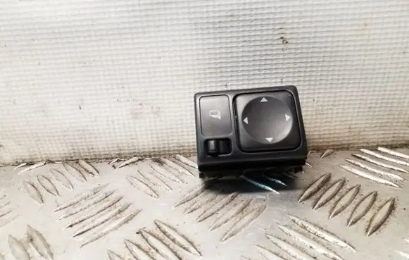 Nissan Juke I F15 Wing mirror switch