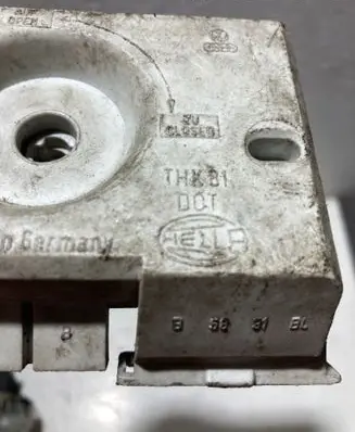 Audi 80 90 S2 B4 Tail light bulb cover holder THK81 8583181