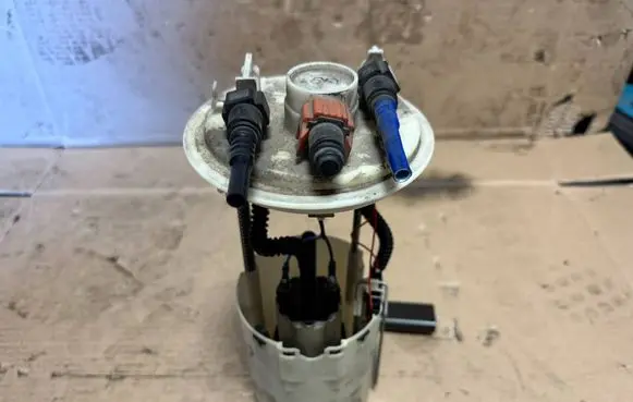Mitsubishi Colt In-tank fuel pump MR597291 0580303048