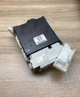Toyota Prius+ (ZVW40) Fuse module 8922147221 8273047420A