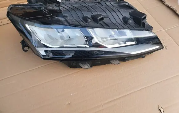 Peugeot 308 Headlight/headlamp 98516735 00504819999