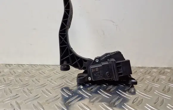 Audi A6 S6 C6 4F Accelerator throttle pedal 4F1723523A