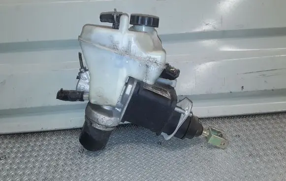 Mercedes-Benz E W211 Master brake cylinder A0004300312