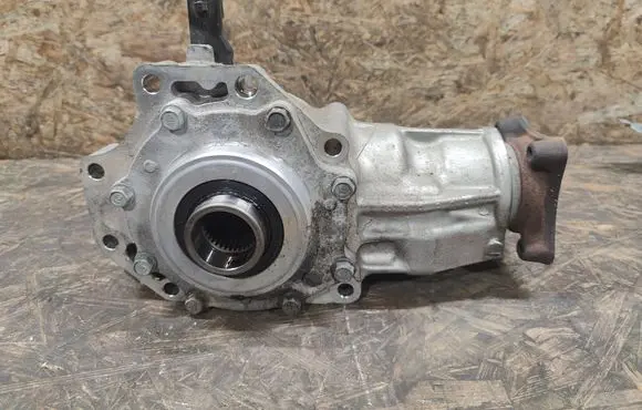 Gearbox transfer box case