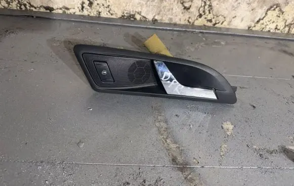 Front door interior handle