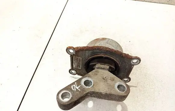 Engine mount bracket