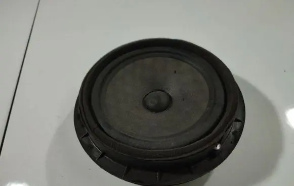 Suzuki Swift I Front door speaker