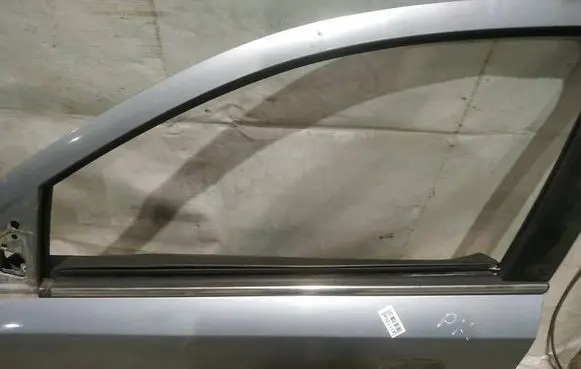 Opel Astra H Front door glass trim molding 