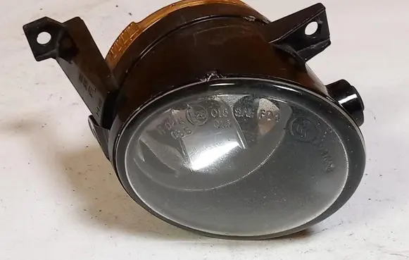 Volkswagen PASSAT CC Front fog light 1T0941700G