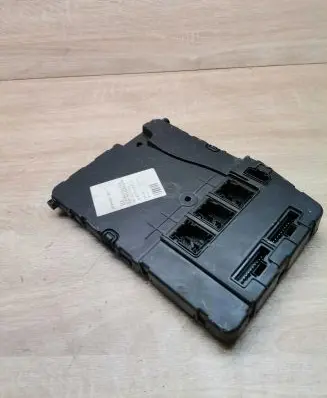 Renault Megane III Central body control module 8200261825 s118400300g